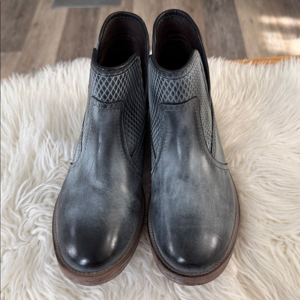 Roan Chic Gray Leather Ankle Booties Size 10